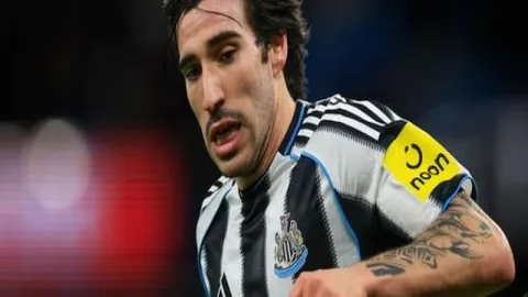 “活塞蓄势待发，主场强势来袭，一触即发横扫对手！”