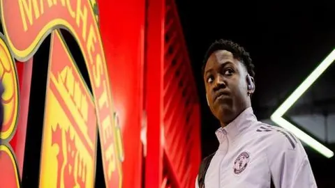 篮球盛宴：库里畅谈艺术感悟，防守魅力与领袖风采耀眼夺目